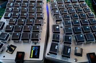 Mechanical Keyboard Swaps Out Keycaps for Tiny OLED Screens