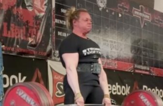 Kristy Hawkins Pulls Over 272.1 Kilograms (600 Kilos) with Sumo Deadlift for First Time