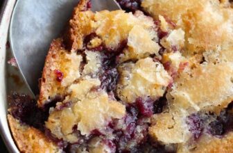 Straightforward Blackberry Cobbler Recipe | Cookies and Cups