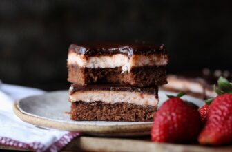 Strawberry Brownies – Cookies and Cups