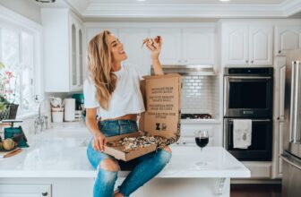 Guiltless Rooster Pesto Pizza – Love Sweat Health