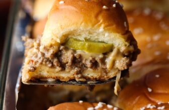 Loopy Scrumptious Cheeseburger Sliders | Cookies and Cups