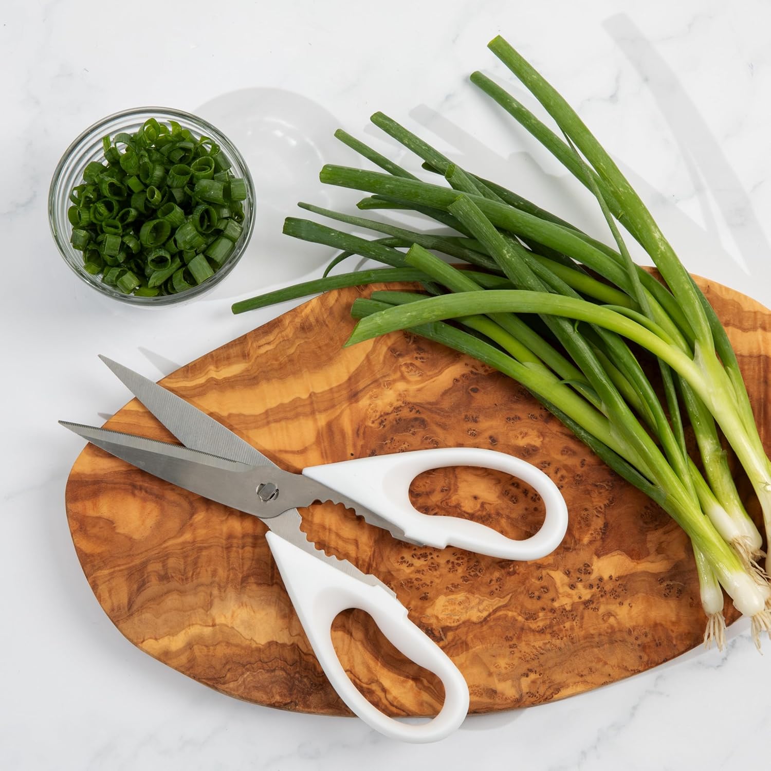 Yatoshi 15 Piece White Knife Block Set - Pro Kitchen Knife Set Ultra Sharp High Carbon Stainless Steel with Ergonomic Handle - Image 8